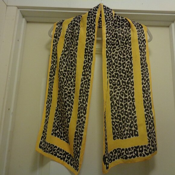 TRENDING RETRO YELLOW CHEETAH SILK SCARF - Picture 1 of 6